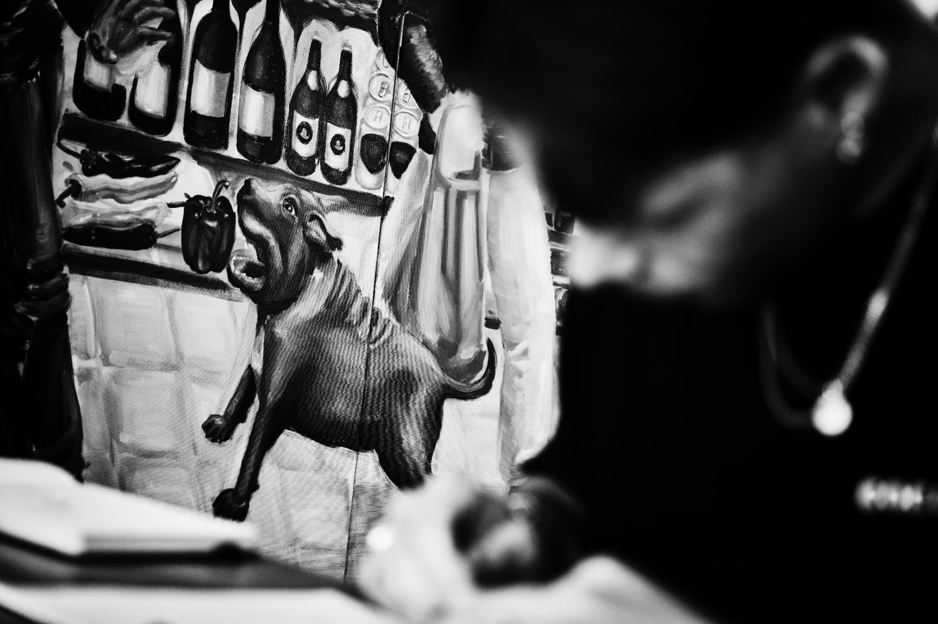 Detail van een doek in het atelier
